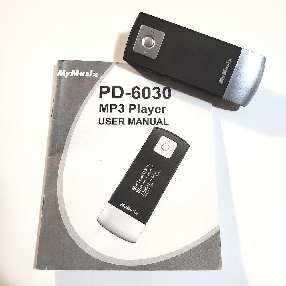 Vintage RadioShack MyMusix MP3 Player and 2GB USB Drive PD-6030
